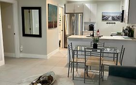 Close To Everything! Perfect Basecamp For Wpb